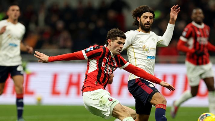MILAN, ITALY - JANUARY 11: Christian Pulisic of AC Milan in action during the Serie match between Milan and Cagliari at Stadio Giuseppe Meazza on January 11, 2025 in Milan, Italy. (Photo by Claudio Villa/AC Milan via Getty Images)  Un 1-1 da copia e incolla - immagine 1