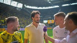 Mats vola a casa per l’addio di Piszczek e si presenta allo stadio in monopattino