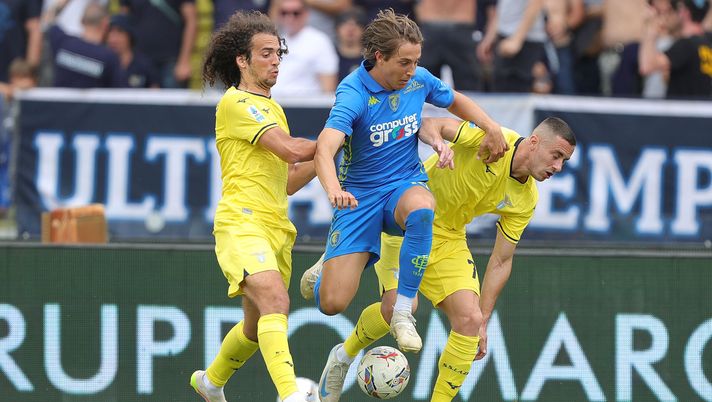 EMPOLI, ITALY - MAY 4: Jacopo Fazzini of Empoli FC battles for the ball with Matteo Guendouzi and Adam Marusic of SS Lazio during the Serie A match between Empoli and SS Lazio at Stadio Carlo Castellani on May 4, 2025 in Empoli, Italy. (Photo by Gabriele Maltinti/Getty Images) News Lazio/ Mese decisivo per Romagnoli, ritorno su Fazzini: rassegna stampa - immagine 1