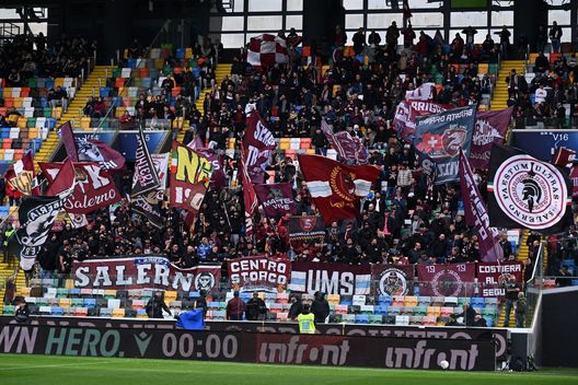 14 tesserati Salernitana in ospedale dopo match con Samp: sospetta intossicazione alimentare- immagine 2