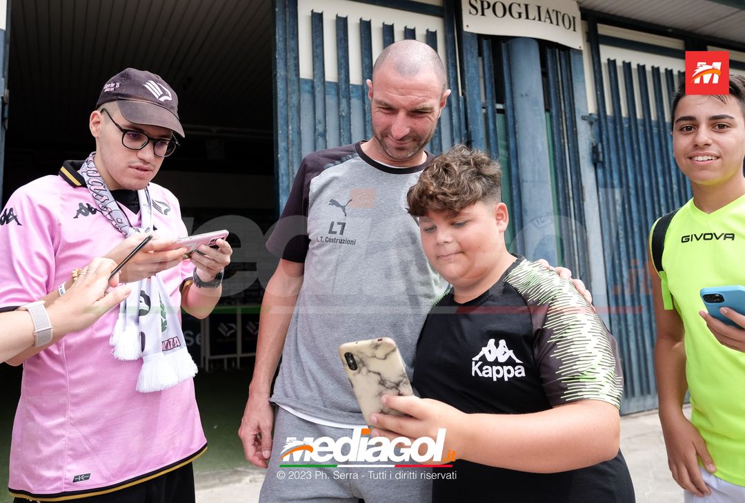 FOTO Reggiana-Palermo, il Palermo in partenza dal ‘Renzo Barbera’ (GALLERY) - immagine 11