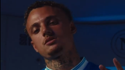 Lang si presenta, prima clip da calciatore del Napoli in versione cantante – IL VIDEO
