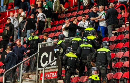 Conference League, scontri tra tifosi sugli spalti in Twente-Hammarby: 10 arresti, tra cui un minorenne- immagine 4