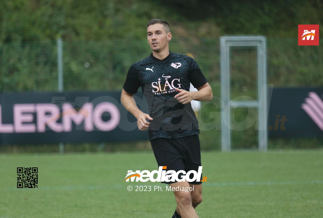 FOTO Ritiro Palermo, day 13 a Ronzone: gli scatti della seduta mattutina (Gallery) - immagine 16