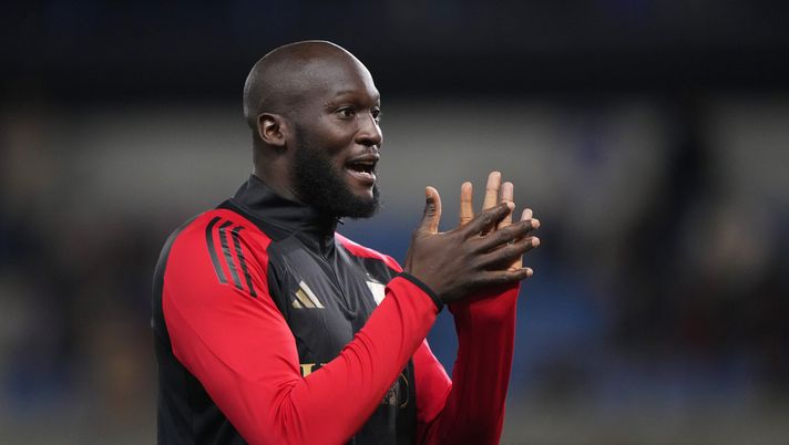 GENK, BELGIUM - MARCH 23: Romelu Lukaku of Belgium warms up prior to the UEFA Nations League 2024/25 League A/B Play-offs Second Leg match between Belgium and Ukraine at Cegeka Arena on March 23, 2025 in Genk, Belgium. (Photo by Alex Bierens de Haan/Getty Images) lukaku belgio