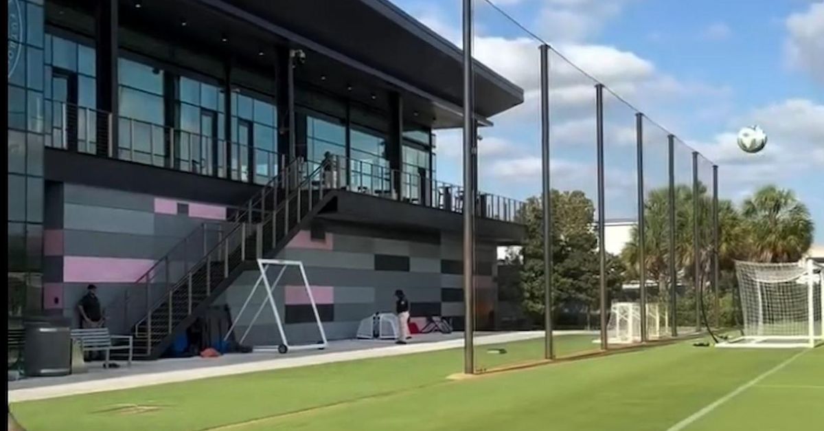 VIDEO / Beckham, il destro va ancora. “Non ho resistito”