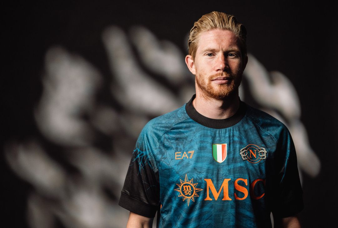 Oggi il Napoli ha presentato la nuova maglia di Halloween: scelti come testimonial quattro calciatori.