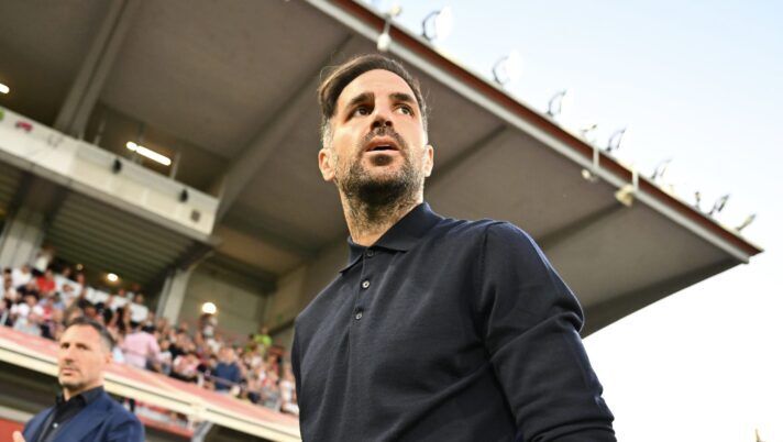 CREMONA, ITALY - MAY 24: Cesc Fabregas coach of Como 1907 reacts during the Serie A match between US Cremonese and Como 1907 at Stadio Giovanni Zini on May 24, 2026 in Cremona, Italy. (Photo by Marco M. Mantovani/Getty Images) Fabregas: “Rispondo così sul mio futuro al Como! Ecco cosa cambierà ora con la Champions” - immagine 1