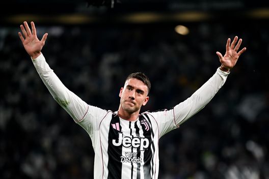 hojlund-non-si-sblocca-tare-e-allegri-in-pressing-su-vlahovic-arriva-dusan-milan-news-attaccante-juventus-costo-bilancio-ingaggio