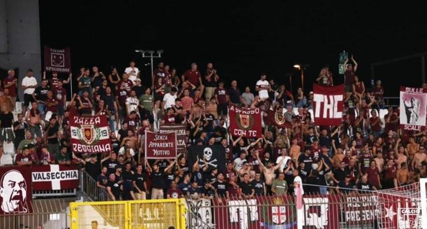 Poche emozioni nel derby emiliano fra Parma e Reggiana, a vincere sono scontri e fumogeni- immagine 2