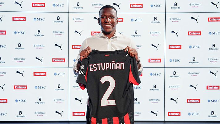 MILAN, ITALY - JULY 23: Pervis Estupinan photo portrait session after signs his contract at Casa Milan on July 23, 2025 in Milan, Italy. (Photo by Alessandro Levati/AC Milan via Getty Images) pietro-terracciano-pervis-estupinan-conferenza-stampa-presentazione-casa-milan-tv-news-dichiarazioni-foto-frasi-parole