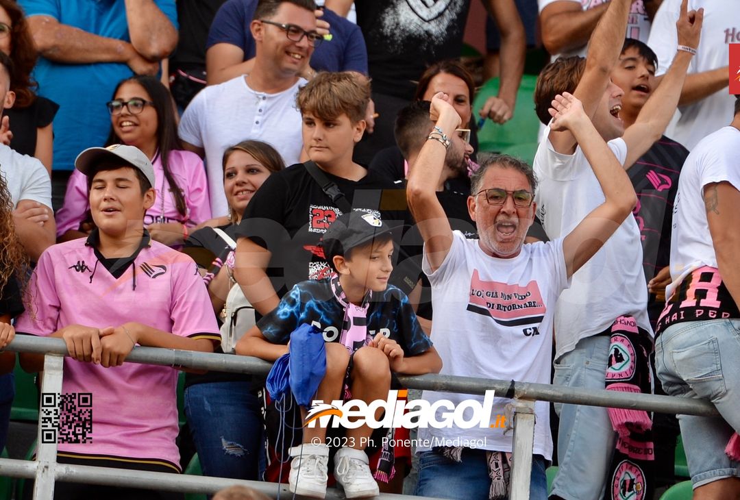 FOTOTIFO Palermo-Feralpisalò 3-0, gli scatti ai tifosi al “Renzo Barbera” (GALLERY) - immagine 36