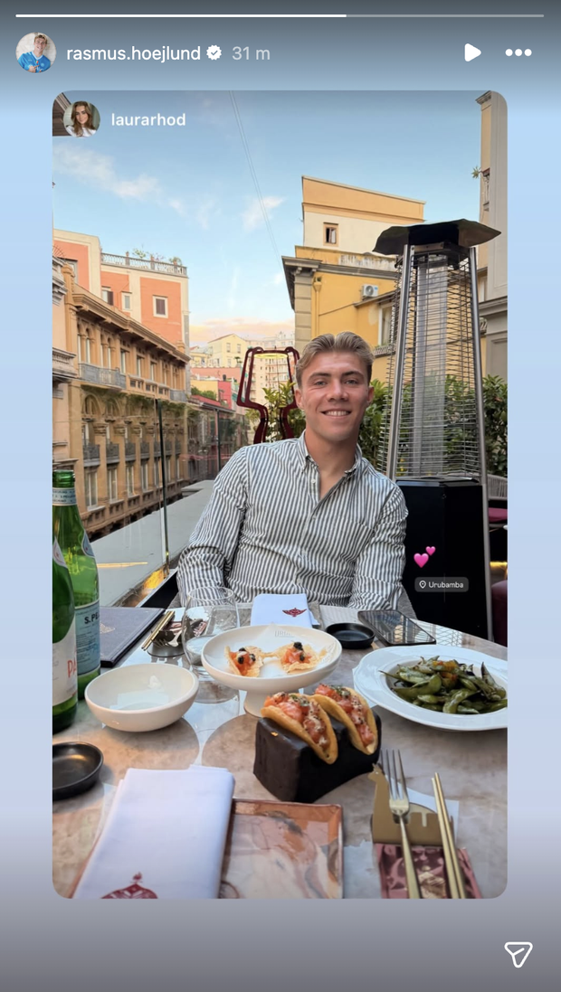 Hojlund, relax insieme all’amata Laura! Ecco dove ha mangiato oggi il danese – FOTO- immagine 2