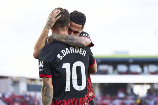 Paura a Son Moix: tifoso dell’Amburgo cade dagli spalti e finisce in ospedale- immagine 2