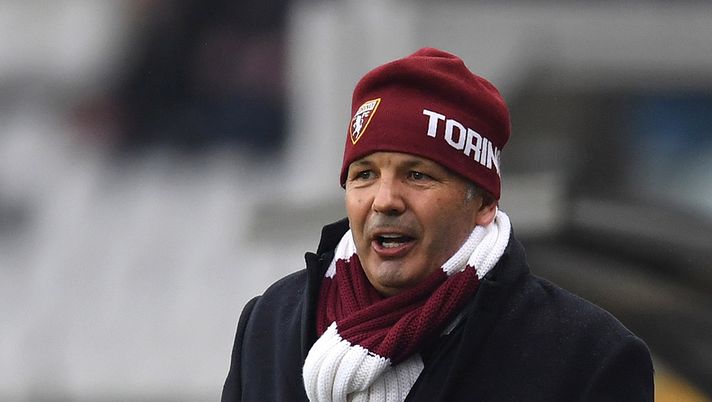 TURIN, ITALY - FEBRUARY 12: FC Torino head coach Sinisa Mihajlovic reacts during the Serie A match between FC Torino and Pescara Calcio at Stadio Olimpico di Torino on February 12, 2017 in Turin, Italy. (Photo by Valerio Pennicino/Getty Images) Roma-Torino, i temi tattici: la partita si giocherà sugli esterni - immagine 1