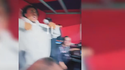 VIDEO / Bologna, Zirkzee fa lo speaker al gol di Calafiori