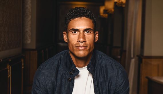 Varane (Foto tratta da profilo X @Como_1907) Como, ecco Varane: dal Manchester derby al derby della Brianza...