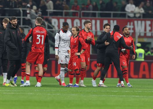 I giocatori dell’AC Milan reagiscono al termine della partita di Serie A tra AC Milan e Parma Calcio 1913 allo Stadio Giuseppe Meazza il 22 febbraio 2026 a Milano, Italia. (Foto di Claudio Villa/AC Milan via Getty Images) Milan