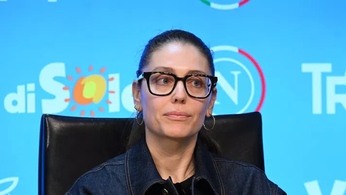 Insulti sui social a Valentina De Laurentiis, il senatore Calenda: “Trogloditi!” - immagine 1