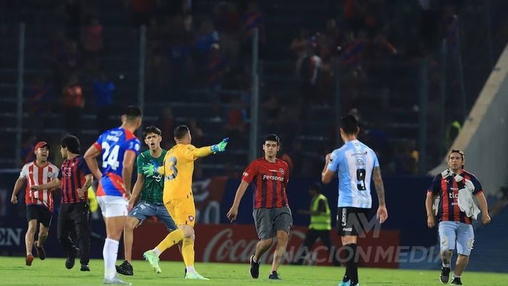 Tifosi Cerro Porteño invadono il campo e causano licenziamento del tecnico… - immagine 1