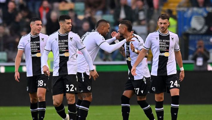 UDINE, ITALY - NOVEMBER 12: Walace of Udinese Calcio celebrates after scoring the opening goal with teammates during the Serie A TIM match between Udinese Calcio and Atalanta BC at Dacia Arena on November 12, 2023 in Udine, Italy. (Photo by Alessandro Sabattini/Getty Images) Udinese, test amichevole contro l’Istra. Aké: “Ci serve per prendere fiducia” - immagine 1