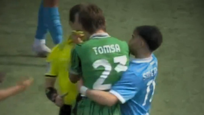 Sassuolo, shock Tomsa: ha strattonato l’arbitro dopo il rosso contro il Napoli VIDEO - immagine 1