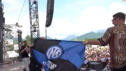 VIDEO / Il Pagante, pazzi per l’Inter: portano la bandiera sul palco e partono i cori