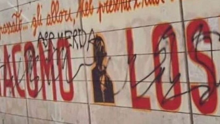 Roma, vandalizzato il murale dedicato a Giacomo Losi Roma, vandalizzato il murale dedicato a Giacomo Losi - immagine 1