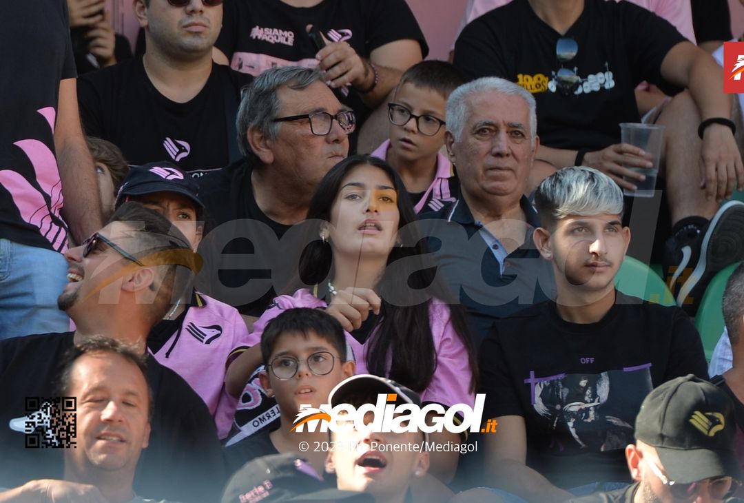 FOTOTIFO Palermo-Sudtirol 2-1, gli scatti ai tifosi al “Renzo Barbera” (GALLERY) - immagine 66