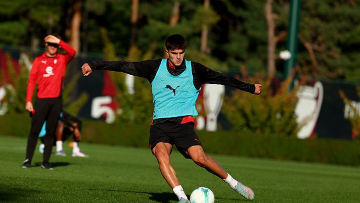 CAIRATE, ITALY - OCTOBER 02: Davide Bartesaghi of AC Milan in action during an AC Milan Training Session at Milanello on October 02, 2025 in Cairate, Italy. (Photo by Giuseppe Cottini/AC Milan via Getty Images) Aldo Serena