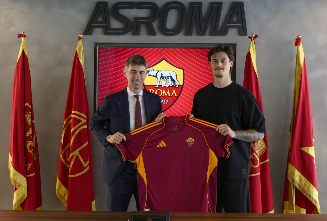 Svilar, ufficiale il rinnovo con la Roma fino al 2030 – FOTO GALLERY - immagine 2