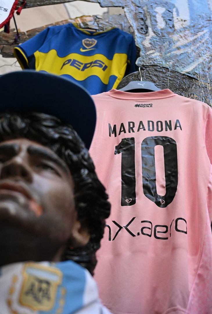 GALLERY Palermo in pellegrinaggio al Murales di Maradona: Diego diventa rosanero! - immagine 2