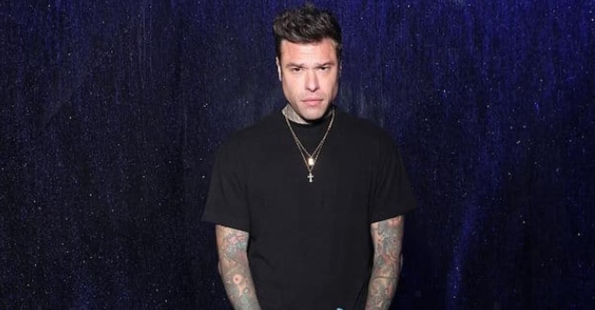 fedez pubblica il suo libro 8216l8217acqua 232 pi249 profonda di come sembra da sopra8217
