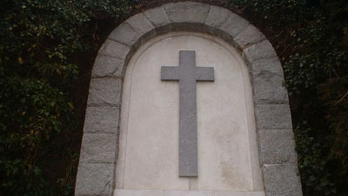 Profanata la lapide di Superga - immagine 1