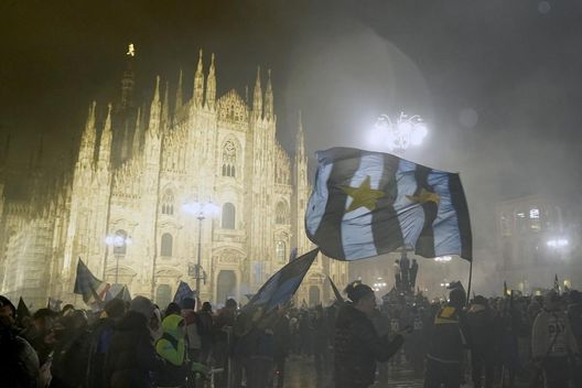 Inter, una festa lunga 12 ore. Dalle 16 alle 20 la parata dei bus, poi in terrazza Duomo- immagine 3