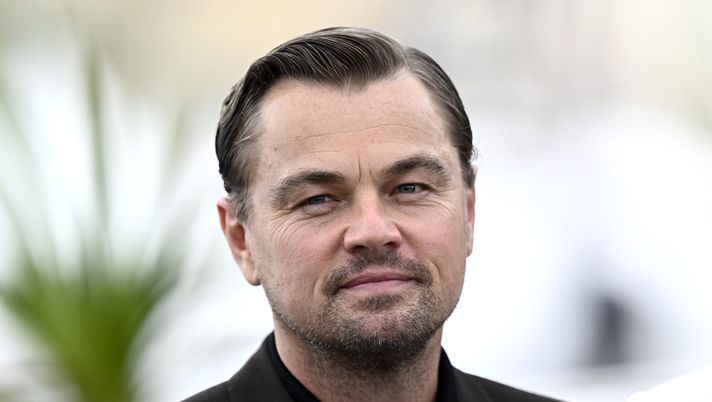 DiCaprio: “Cos’è l’Arsenal?”. La risposta di Özil è tutta da ridere: “Ha più di 25 anni, quindi…” - immagine 1