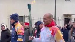 Assalto all’Allegri tedoforo: gran folla a Borgomanero