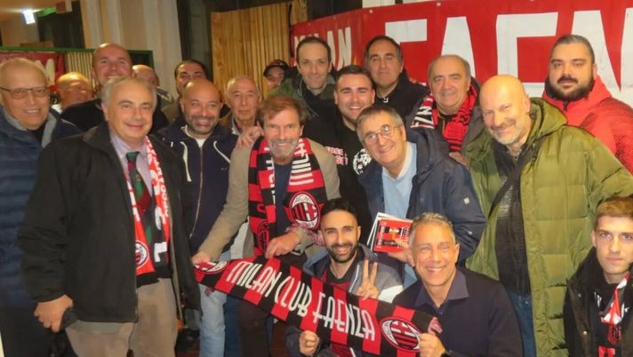 Filippo Galli in visita al Milan Club Faenza: “Che bello vincere contro Cruyff” Filippo Galli in visita al Milan Club Faenza: “Che bello vincere contro Cruyff” - immagine 1