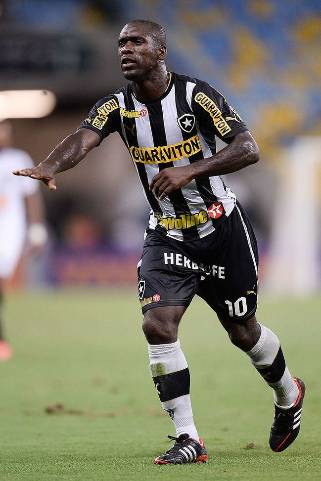 Rio de Janeiro, Brasile - 26 ottobre 2013: Clarence Seedorf con la maglia del Botafogo. (Foto di Buda Mendes/Getty Images) Santos-Botafogo, i precedenti tra le due squadre brasiliane- immagine 3