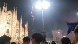 VIDEO / Inter campione d’Italia, fuochi d’artificio a Piazza Duomo: le immagini