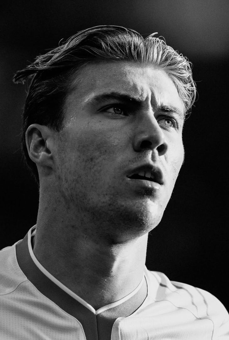 La tenacia del Napoli di Conte: i suggestivi scatti in bianco e nero – LA GALLERY - immagine 4