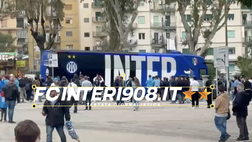 VIDEO FCIN1908 / Napoli-Inter, il pullman nerazzurro arriva al Maradona: le immagini