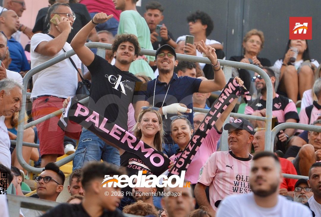 FOTOTIFO Palermo-Feralpisalò 3-0, gli scatti ai tifosi al “Renzo Barbera” (GALLERY) - immagine 35