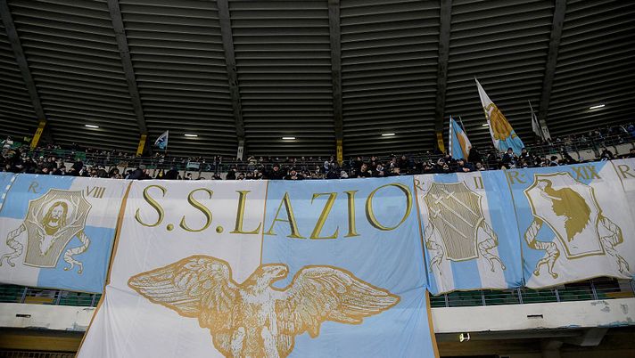 VERONA, ITALY - JANUARY 11: SS Lazio fans prior the Serie A match between Hellas Verona FC and SS Lazio at Stadio Marcantonio Bentegodi on January 11, 2026 in Verona, Italy. (Photo by Marco Rosi - SS Lazio/Getty Images) Napoli e Lazio come la Fiorentina. Trasferte vietate fino a fine stagione - immagine 1