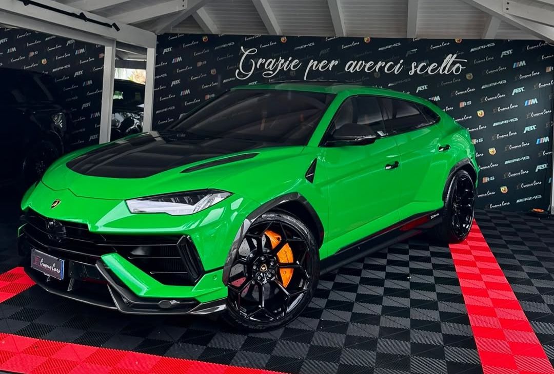 Lucca si regala la Lamborghini Urus