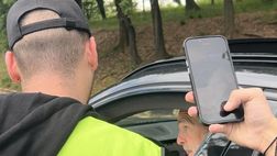 VIDEO – Milan, Pioli si ferma per firmare autografi ai tifosi | PM NEWS