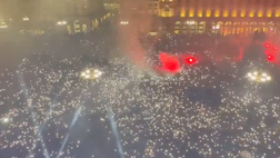 VIDEO / Inter, delirio in Piazza Duomo: fuochi d’artificio all’arrivo dei pullman