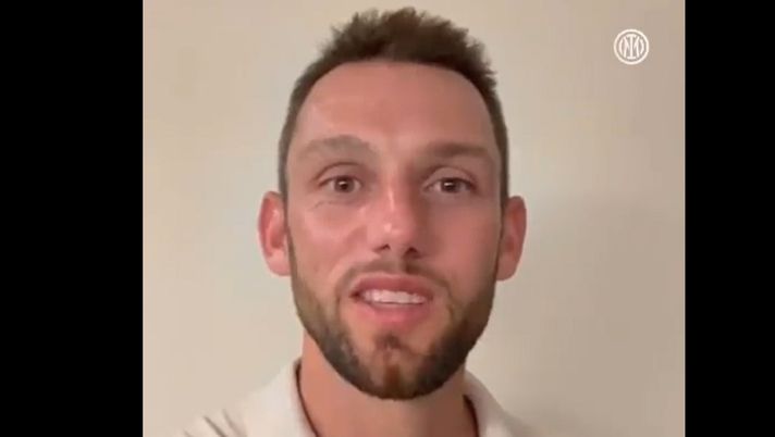 De Vrij dopo il rinnovo: “Felice di continuare a difendere questi colori, forza Inter” - immagine 1