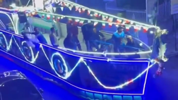 È tornata la…nave dei Campioni! Gira per la città sulle note di “Anema e Core”