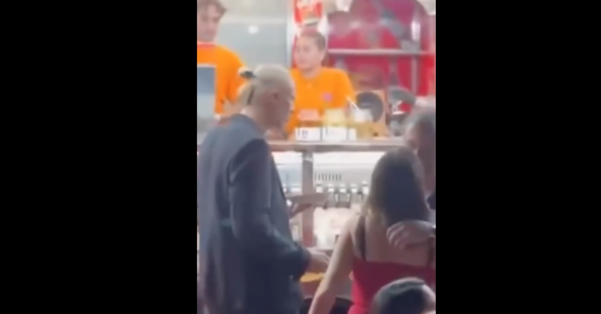 VIDEO / Haaland a Roma: beccato in piena notte dal paninaro VIDEO / Haaland a Roma: beccato in piena notte dal paninaro